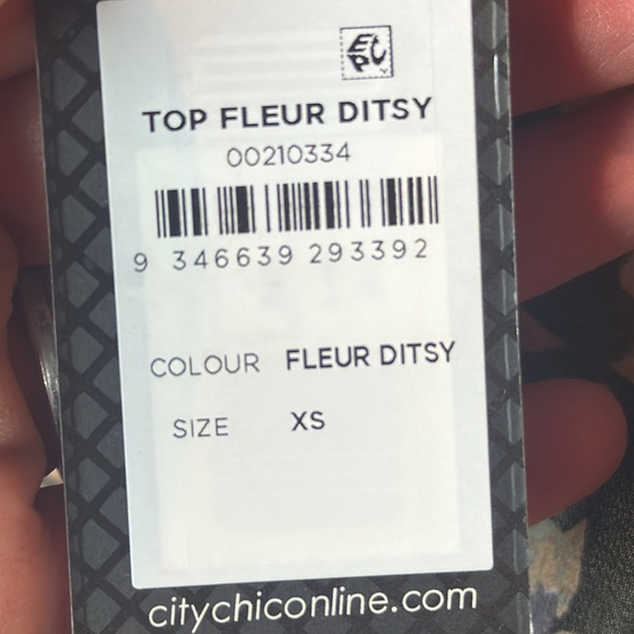 NWT beautiful flowing blouse - Picture 7 of 9